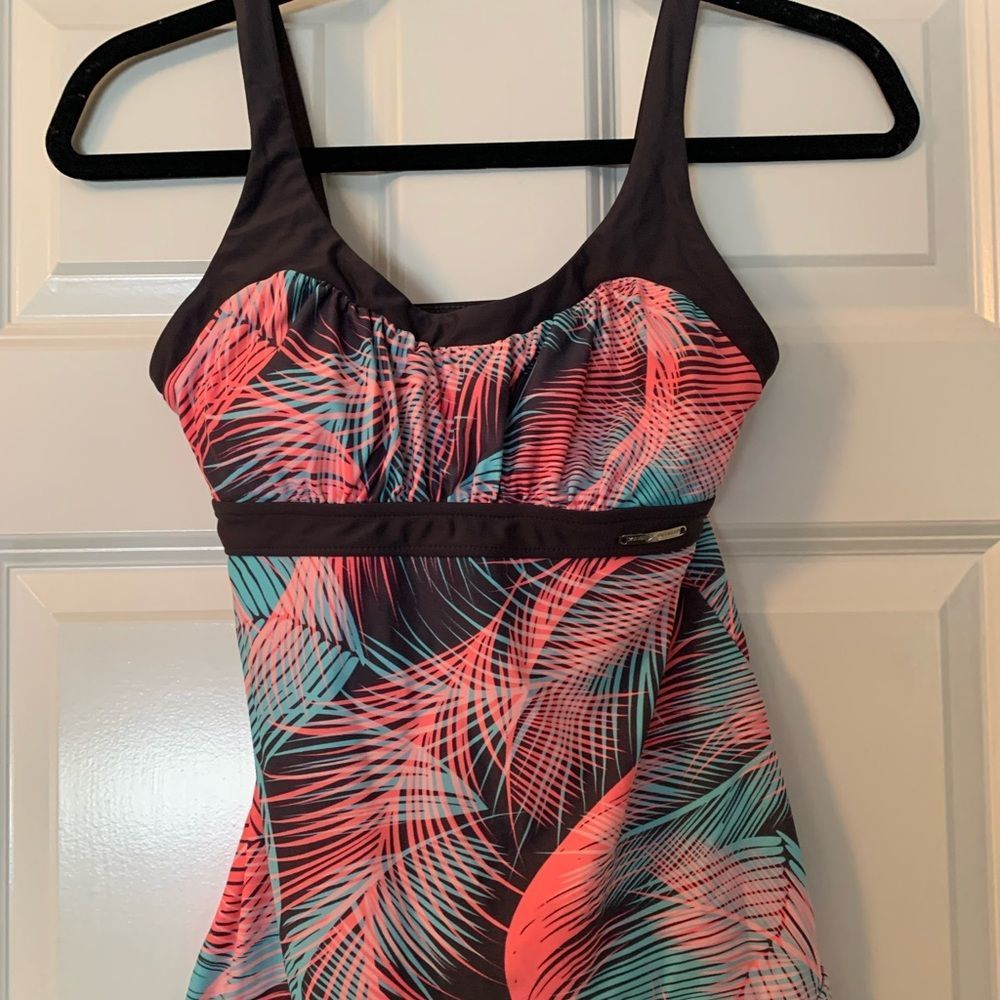 Zeroxposur Woman’s Tankini Top Size 6